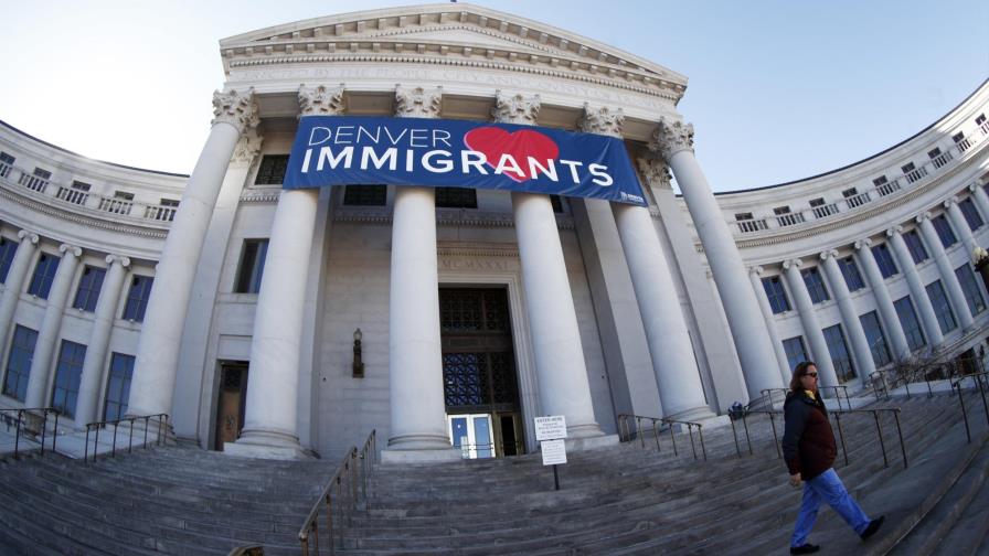 Exclusiva AP: ICE emite citaciones a funcionarios de Denver