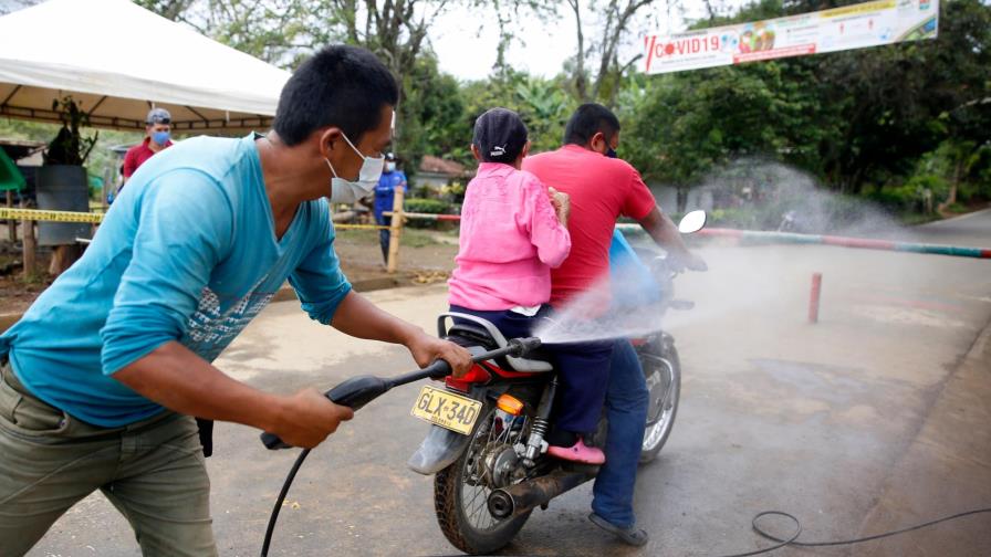 Medidas contra la pandemia de indígenas colombianos atraen amenazas de narcos Medidas contra la pandemia de indígenas colombianos atraen amenazas de narcos