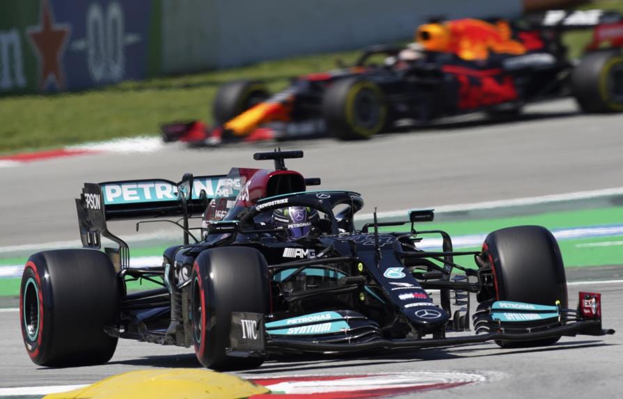 Vídeo | Hamilton firma su 100 pole position; largará primero en el Gran Premio de España