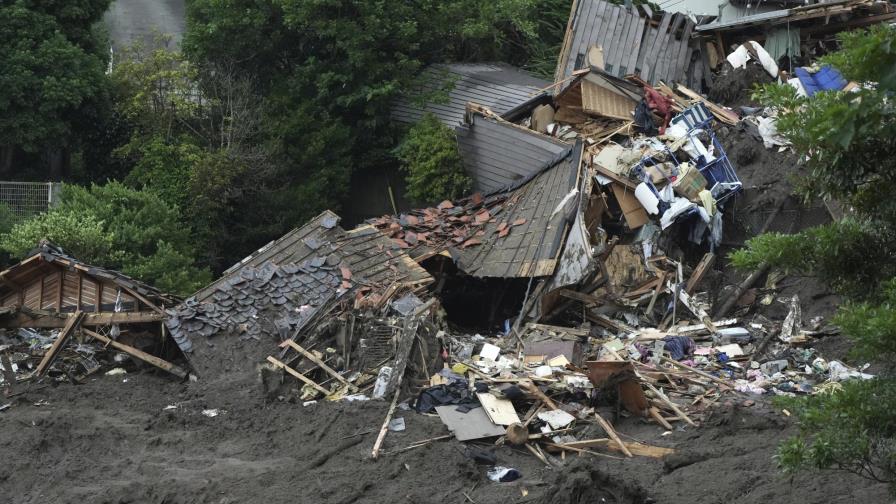 Deslave en Japón deja cuatro muertos y 24 desaparecidos