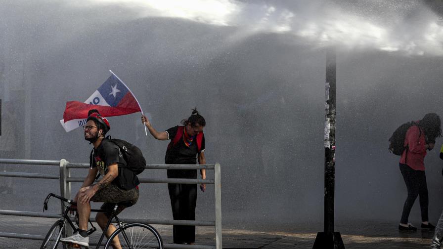 Camioneros y estudiantes mantienen protestas en Chile Camioneros y estudiantes mantienen protestas en Chile