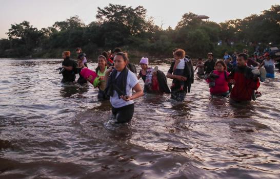 México: Guardia Nacional disuelve caravana de migrantes
