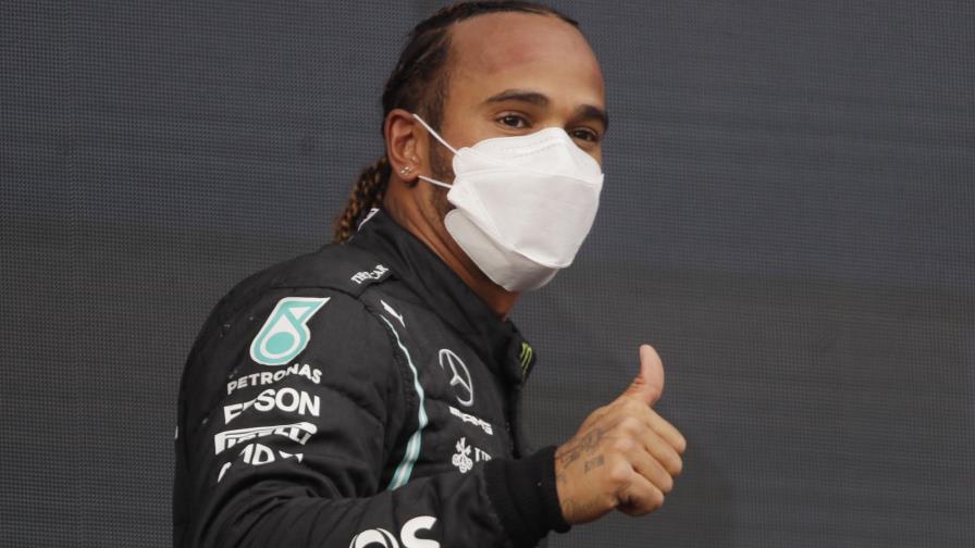 Hamilton exhibe su garra frente a la adversidad