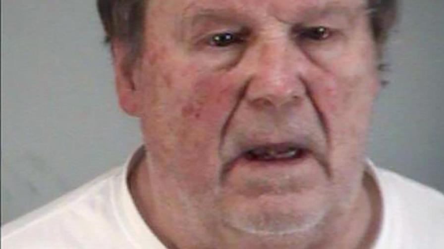 Arrestan en Florida a hombre que niega masacre Sandy Hook