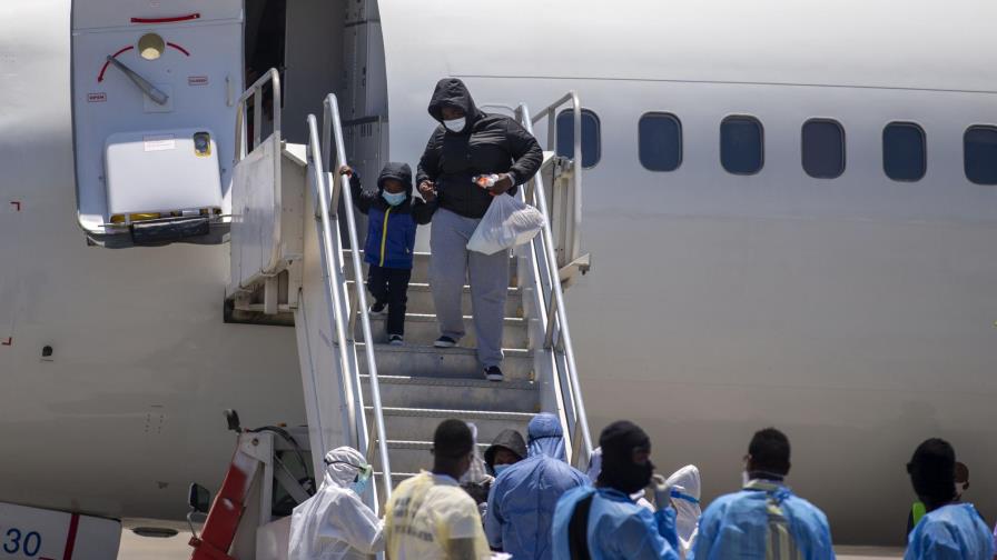 EEUU deporta a 30 haitianos; exlíder paramilitar se queda EEUU deporta a 30 haitianos; exlíder paramilitar se queda