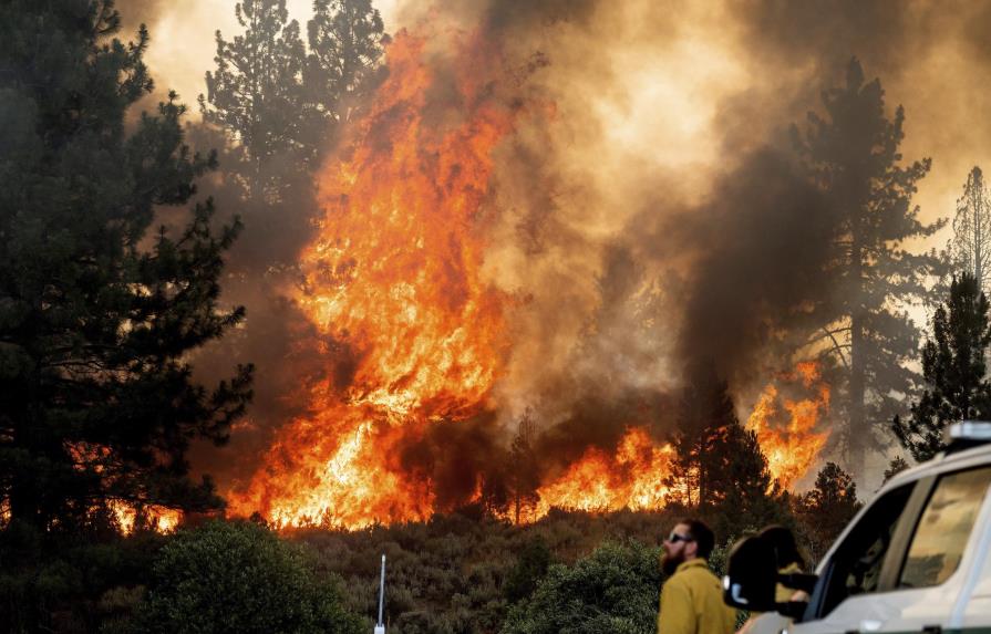 Ola de calor dificulta combate de incendios en California