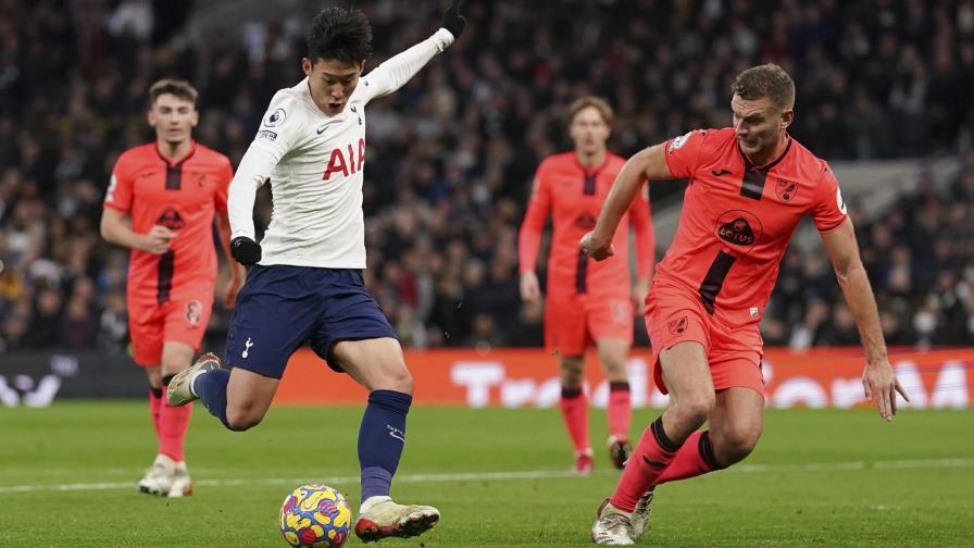 Norwich toma medidas tras brote de COVID del Tottenham