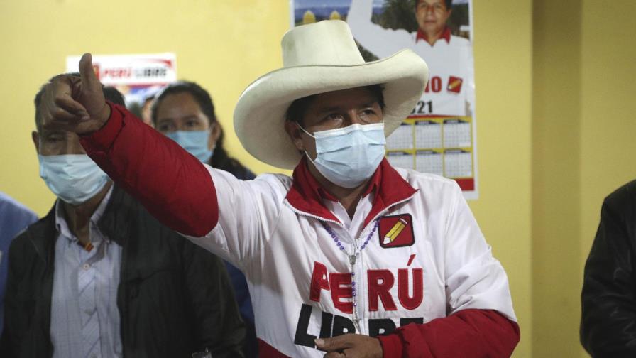 Candidato peruano marca distancia de gobierno de Venezuela