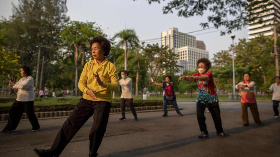 El mundo se recluye entre cierres de negocios y fronteras