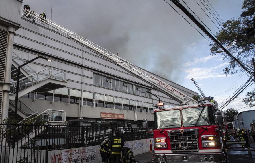 Incendio de hospital en Chile; evacúan decenas de pacientes
