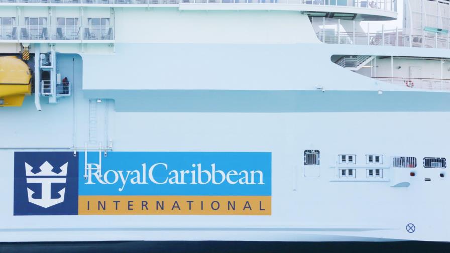 Pasajeros de barco de Royal Caribbean dan positivo en COVID