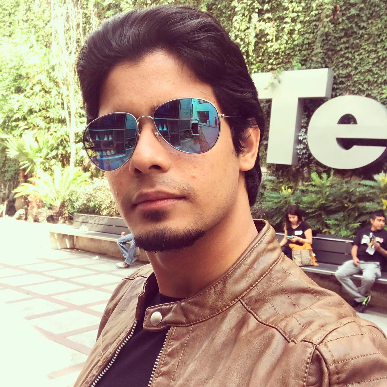 Voy trabajar para ser un gran actor y algún día tener un protagónico en Televisa, y poner mi país bien en alto como se lo merece, ya que hay pocos actores dominicanos en telenovelas y quiero ser uno de esos pocos que han entrado en esta rama. 