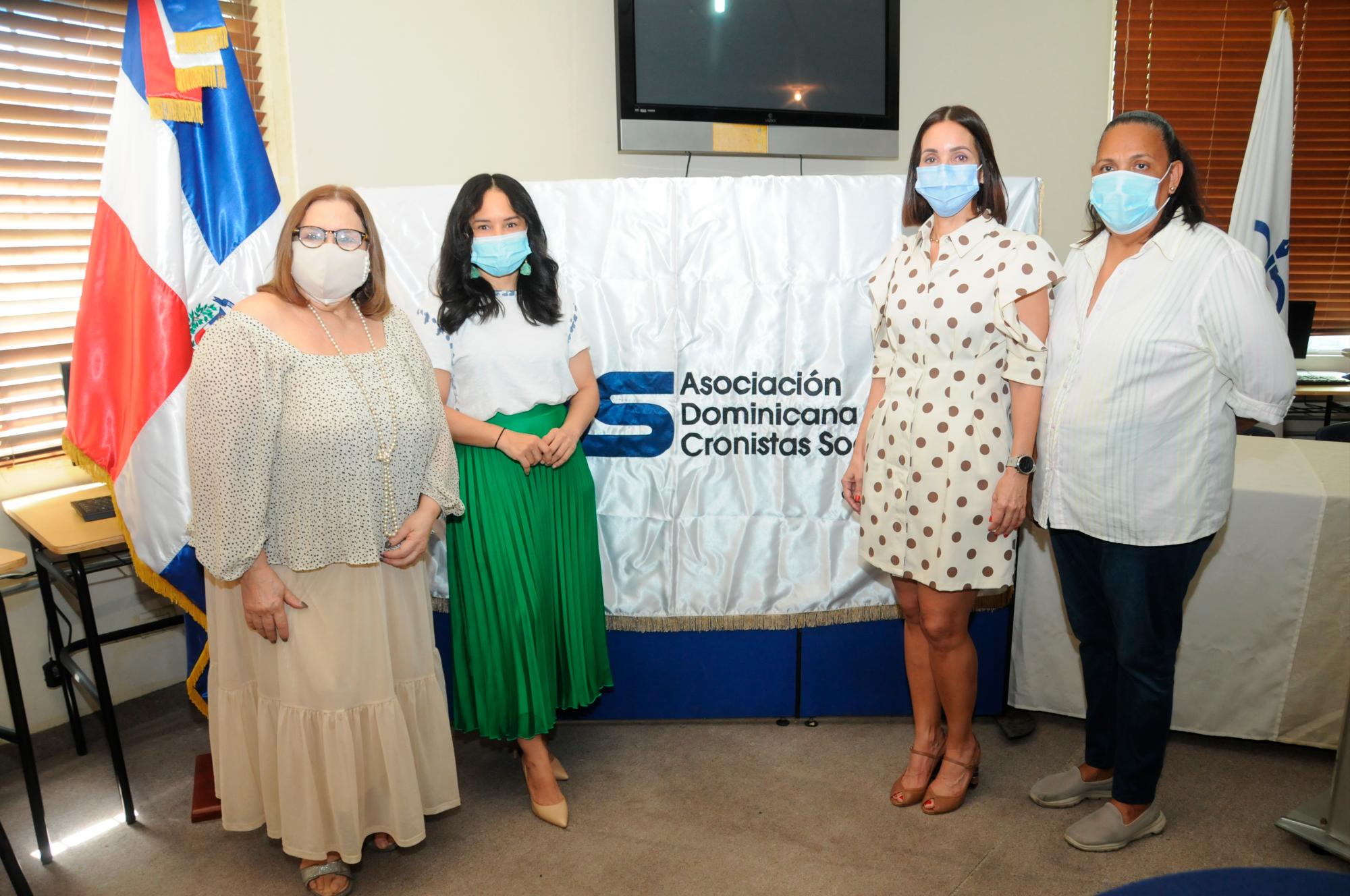 Miembros de la Junta Directiva de la ADCS: Mirna Pimentel, Caroll Mueses, Claudine Nova y Siddy Roque.