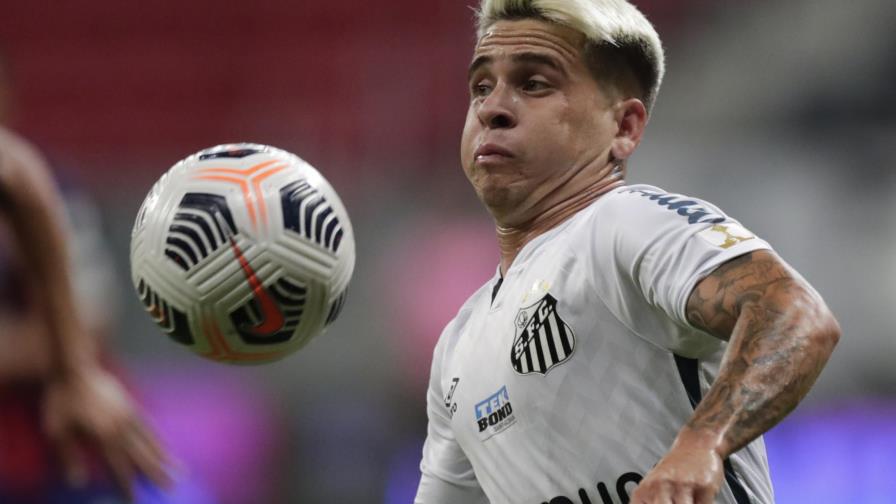 Santos empata 2-2 con San Lorenzo, avanza a fase de grupos