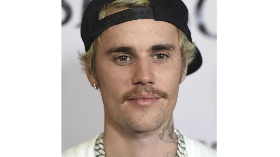 Bieber graba canción benéfica con trabajadores de la salud