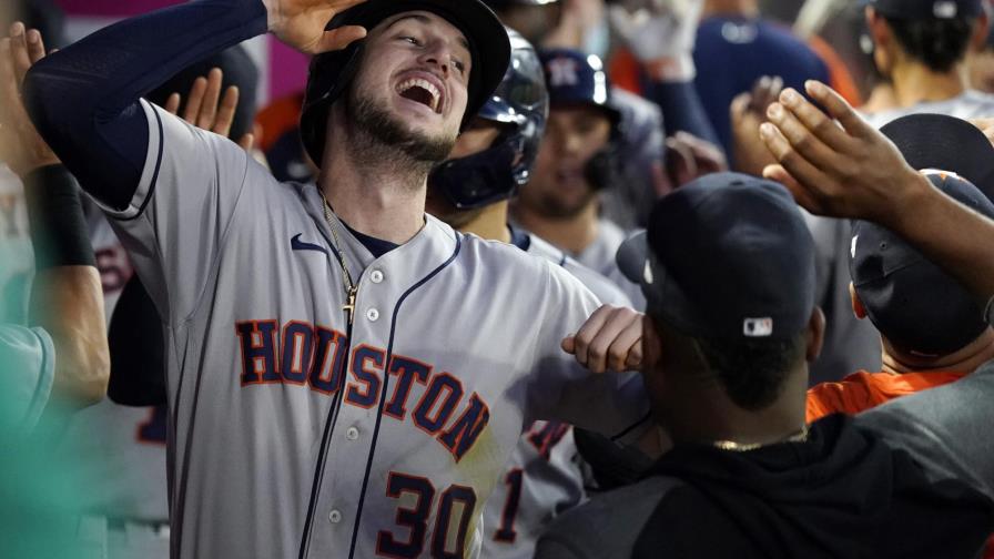 Tucker aporta grand slam a triunfo de Astros ante Angelinos
