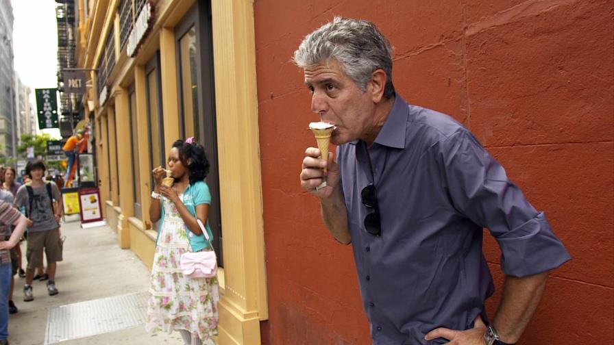 Documental sobre Bourdain un acto de terapia para sus fans