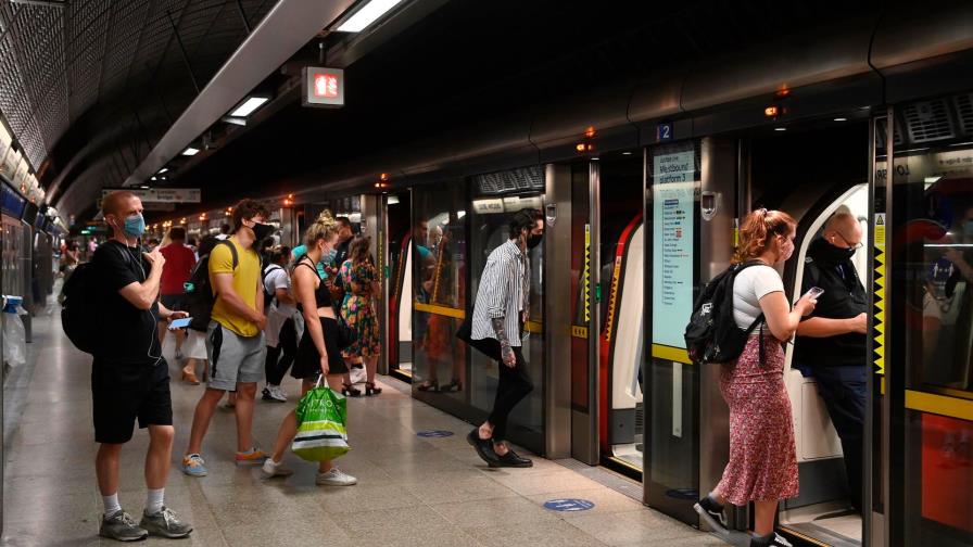 La mitad de los adultos de Europa ya vacunados contra el covid; la variante delta amenaza la recuperación