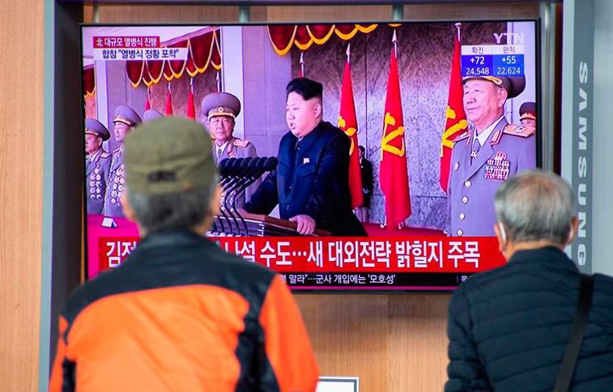 Kim evita mensajes duros contra EE.UU., pero exhibe músculo militar