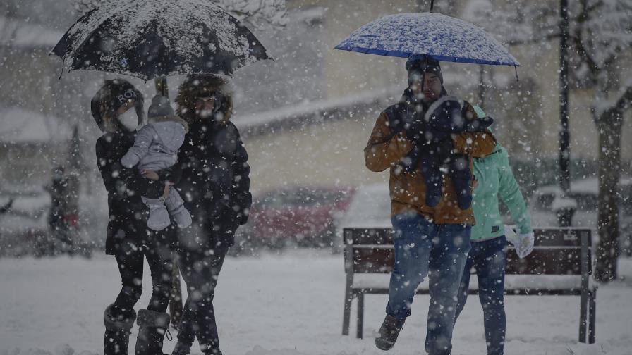 España pide cumplir restricciones en vacaciones de Navidad España pide cumplir restricciones en vacaciones de Navidad