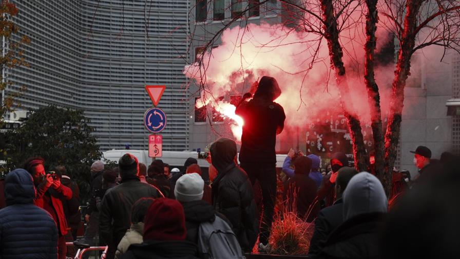 Europa pide calma en marchas por restricciones por pandemia