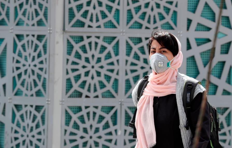 77 muertos por coronavirus en Irán, cuyo jefe de Emergencias está contagiado