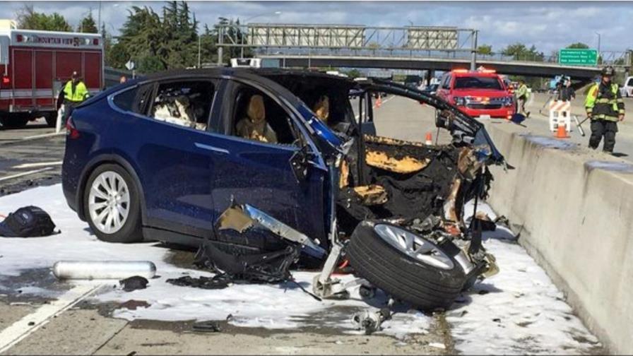 Agencia: Conductor muerto al chocar en Tesla, estaba jugando Agencia: Conductor muerto al chocar en Tesla, estaba jugando