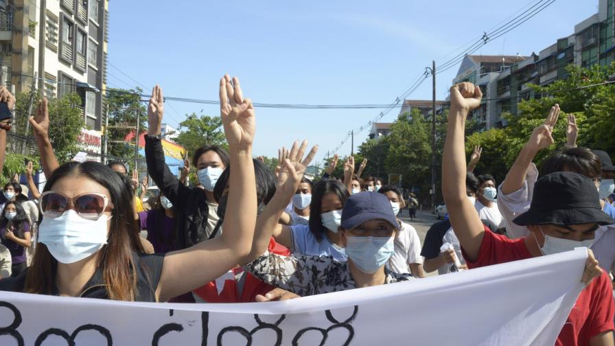 Régimen militar ataca localidad en el oeste de Myanmar