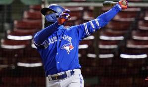 Hernández pega jonrón en la 10ma; Azulejos vencen a Boston