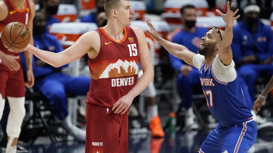 Jokic y Nuggets comienzan encendidos y doblegan a Knicks