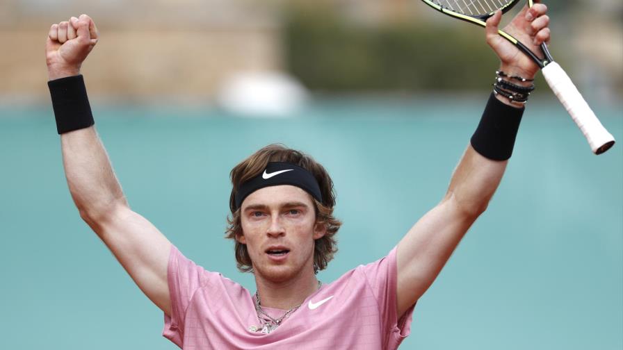 Tsitsipas y Rublev avanzan a la final en Montecarlo