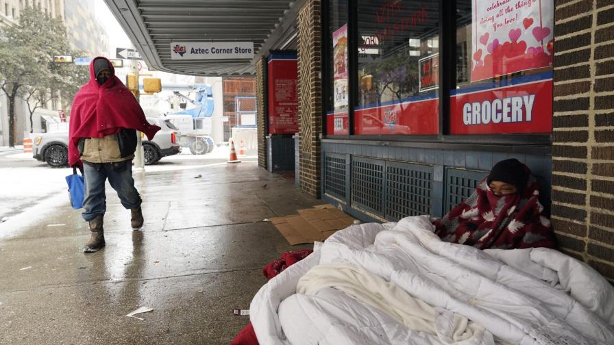 En medio de tormenta, precios se disparan en Texas