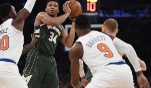 Con ‘triple doble’ de Antetokounmpo, Bucks aplastan a Knicks