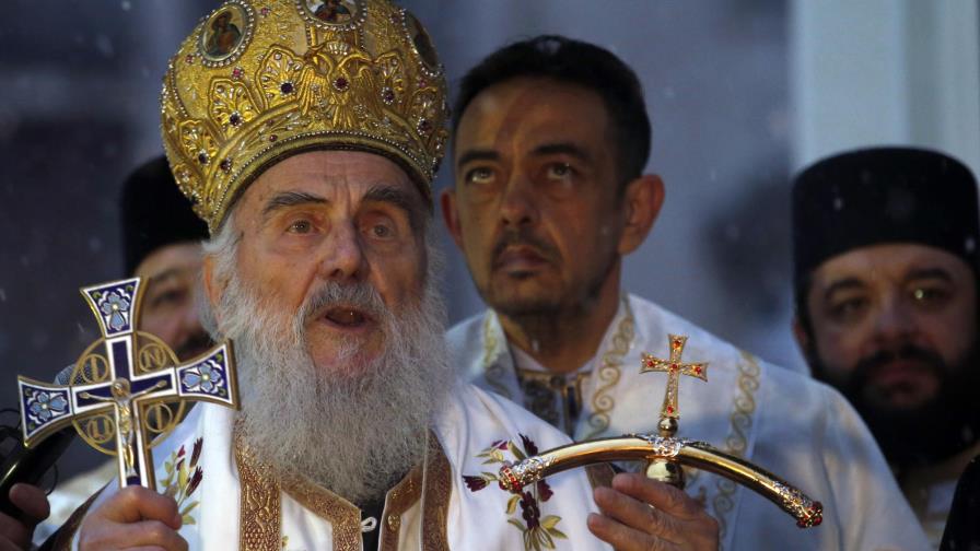 Patriarca ortodoxo serbio hospitalizado por COVID-19