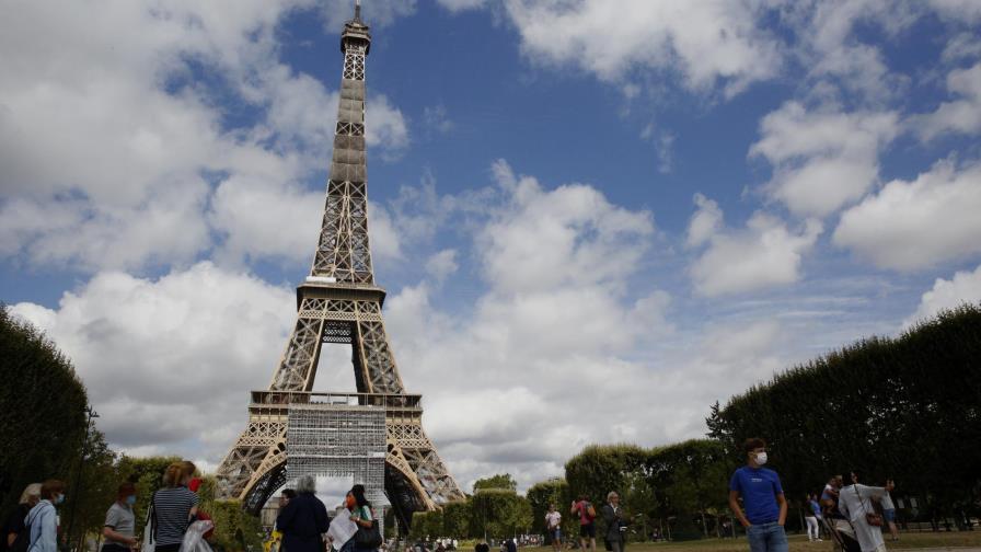 Francia aplica tests de virus a visitantes de 16 naciones