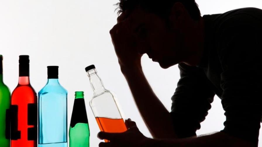 Consumo excesivo de alcohol se dispara entre las jóvenes canadienses Consumo excesivo de alcohol se dispara entre las jóvenes canadienses