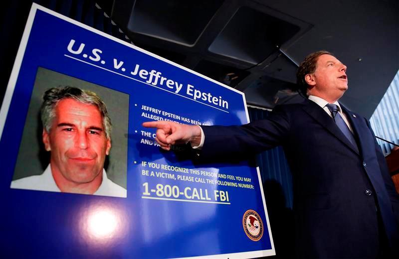 Un año después de su muerte, la alargada sombra de Epstein aún da que hablar