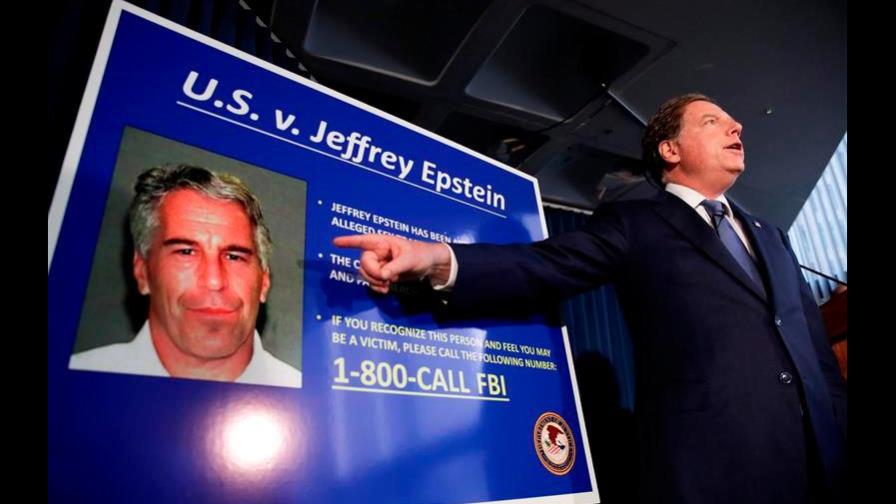 Un año después de su muerte, la alargada sombra de Epstein aún da que hablar