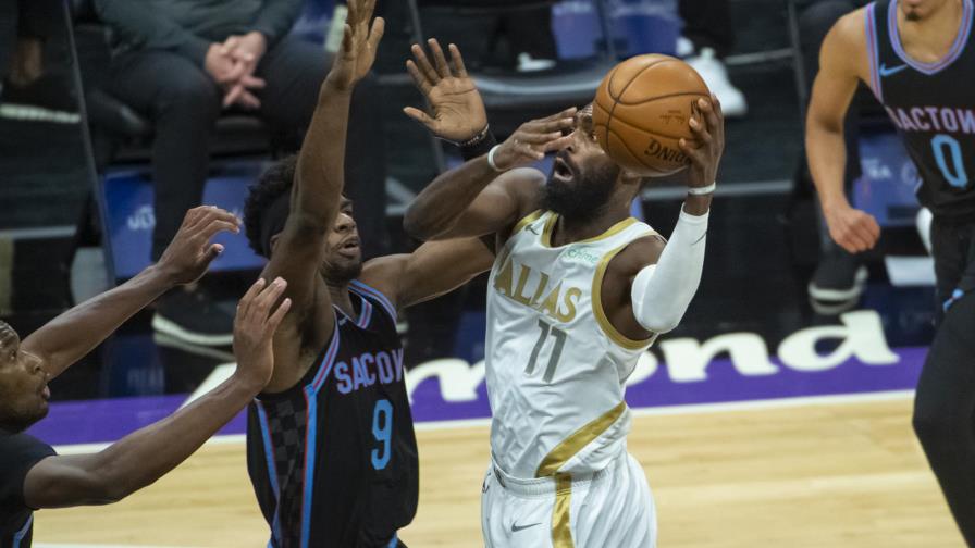 Los Kings juegan sin Fox, derrotan a Mavericks 113-106