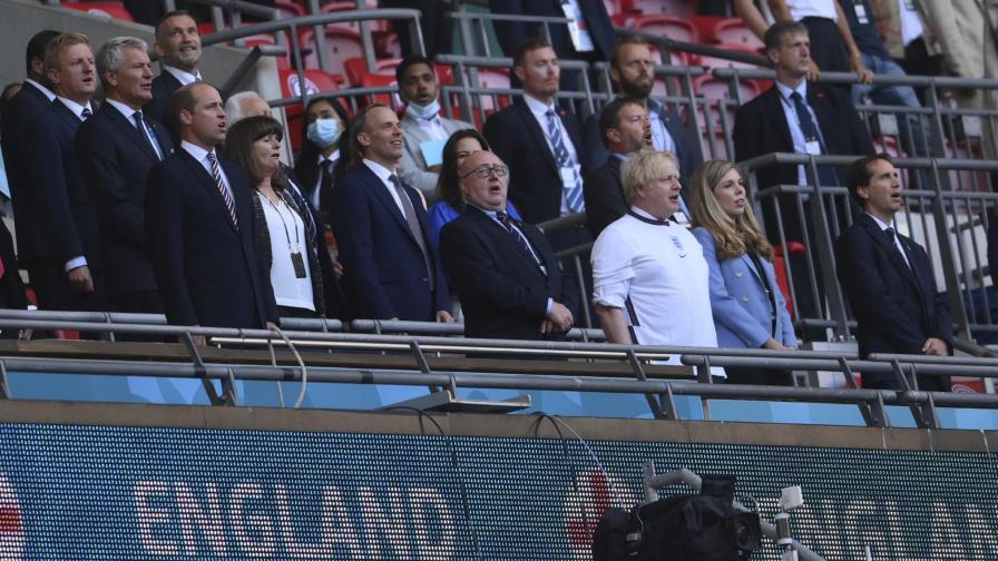 Johnson y la reina le desean lo mejor a la selección inglesa