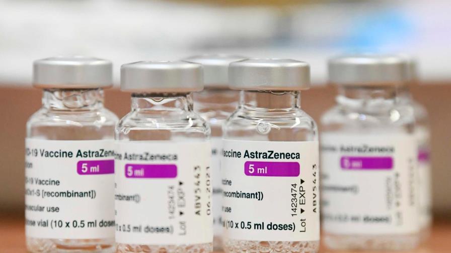 Cómo los errores de AstraZeneca dañaron la confianza de EEUU en su vacuna 