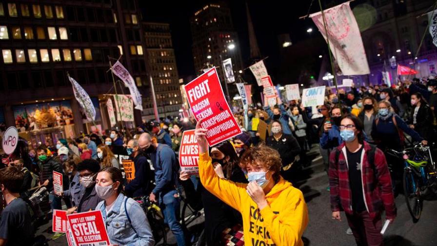 Cientos de manifestantes piden en Filadelfia que se cuenten todos los votos
