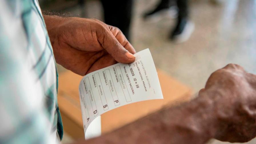 Junta Central Electoral propone usar aplicación móvil para transmisión de las actas Junta Central Electoral propone usar aplicación móvil para transmisión de las actas