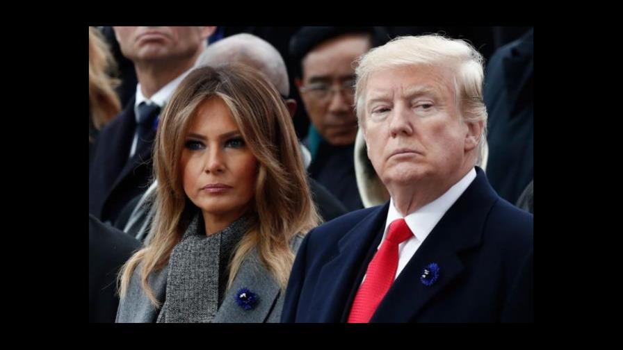 Melania Trump le retira la mano a su marido en el debate presidencial y las redes arden por el gesto