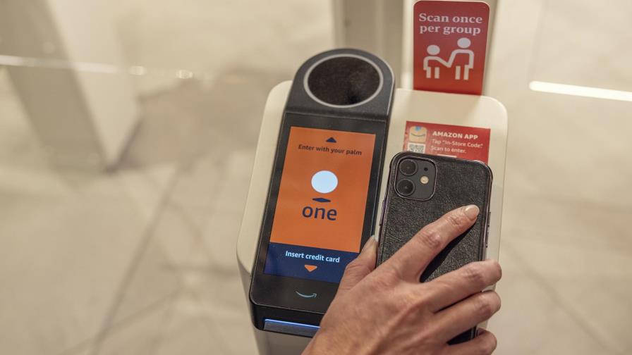 Starbucks y Amazon abren autoservicio en Nueva York