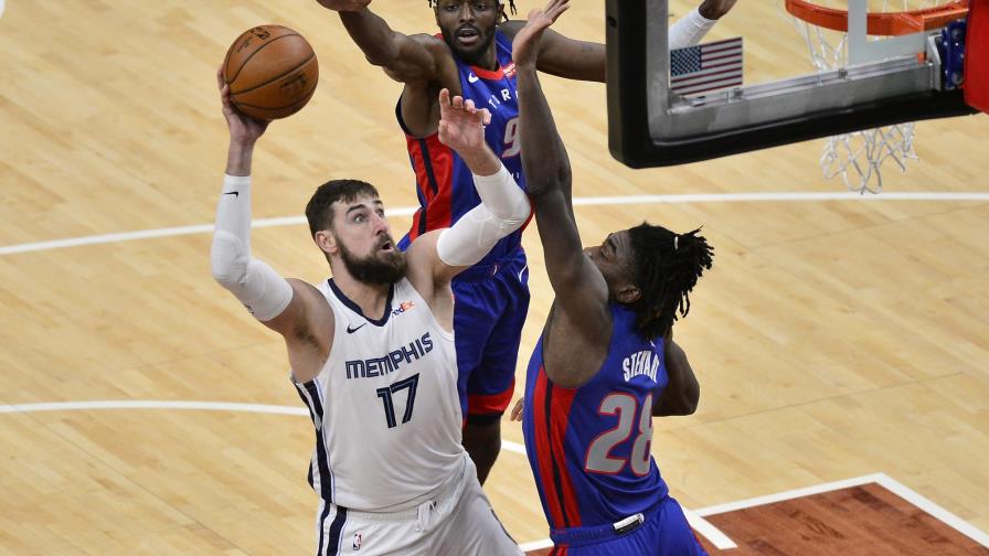 Morant guía a Grizzlies en remontada ante  Pistons