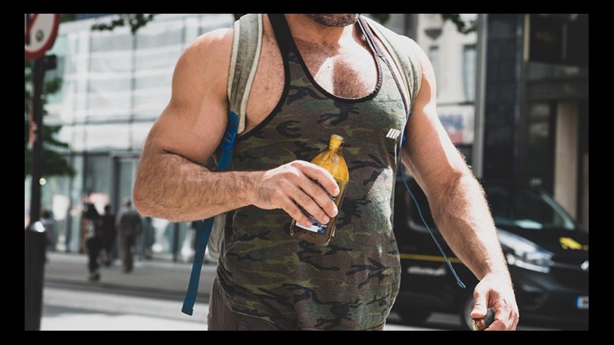 Culturista remplaza la comida por orina en su dieta Culturista remplaza la comida por orina en su dieta