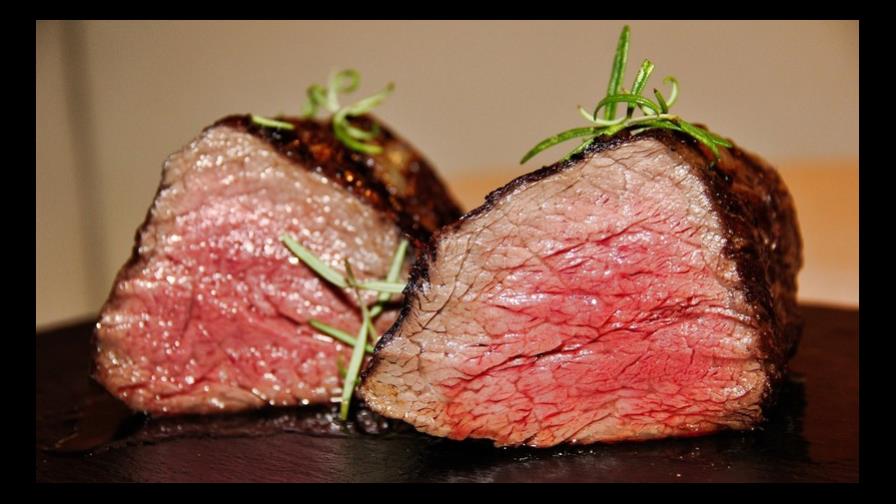 Deja un filete crudo en su carro y lo encuentra cocinado horas después Deja un filete crudo en su carro y lo encuentra cocinado horas después