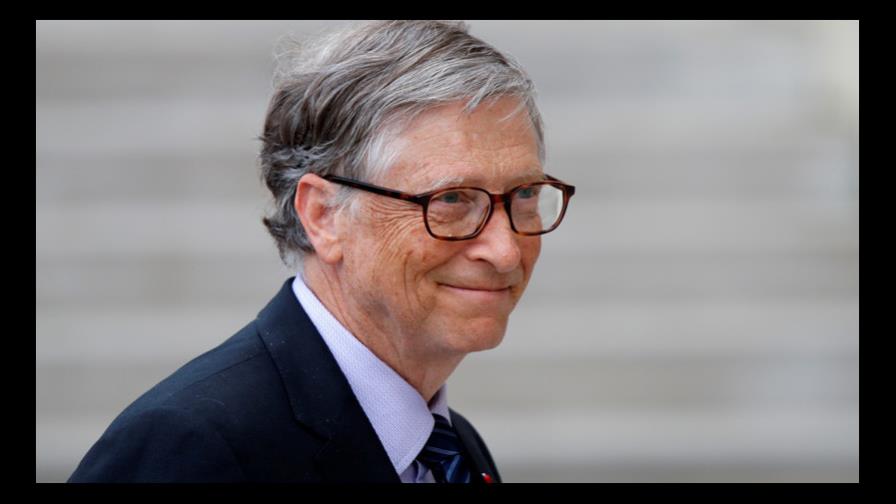 Captan a Bill Gates haciendo cola por una hamburguesa