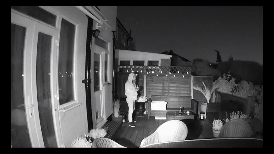 Atrapan a un ladrón por dejar vasos de helado en las casas que robaba